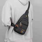 Bolso de Pecho para Hombre Impermeable con Salida para Audífonos - vista 2