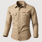 Camisa estilo militar de manga larga para hombre color caqui