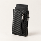 Cartera slim con textura de fibra de carbono y aluminio con tarjetas escalonadas