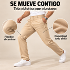 Pantalón beige con tela elástica con elastano en movimiento