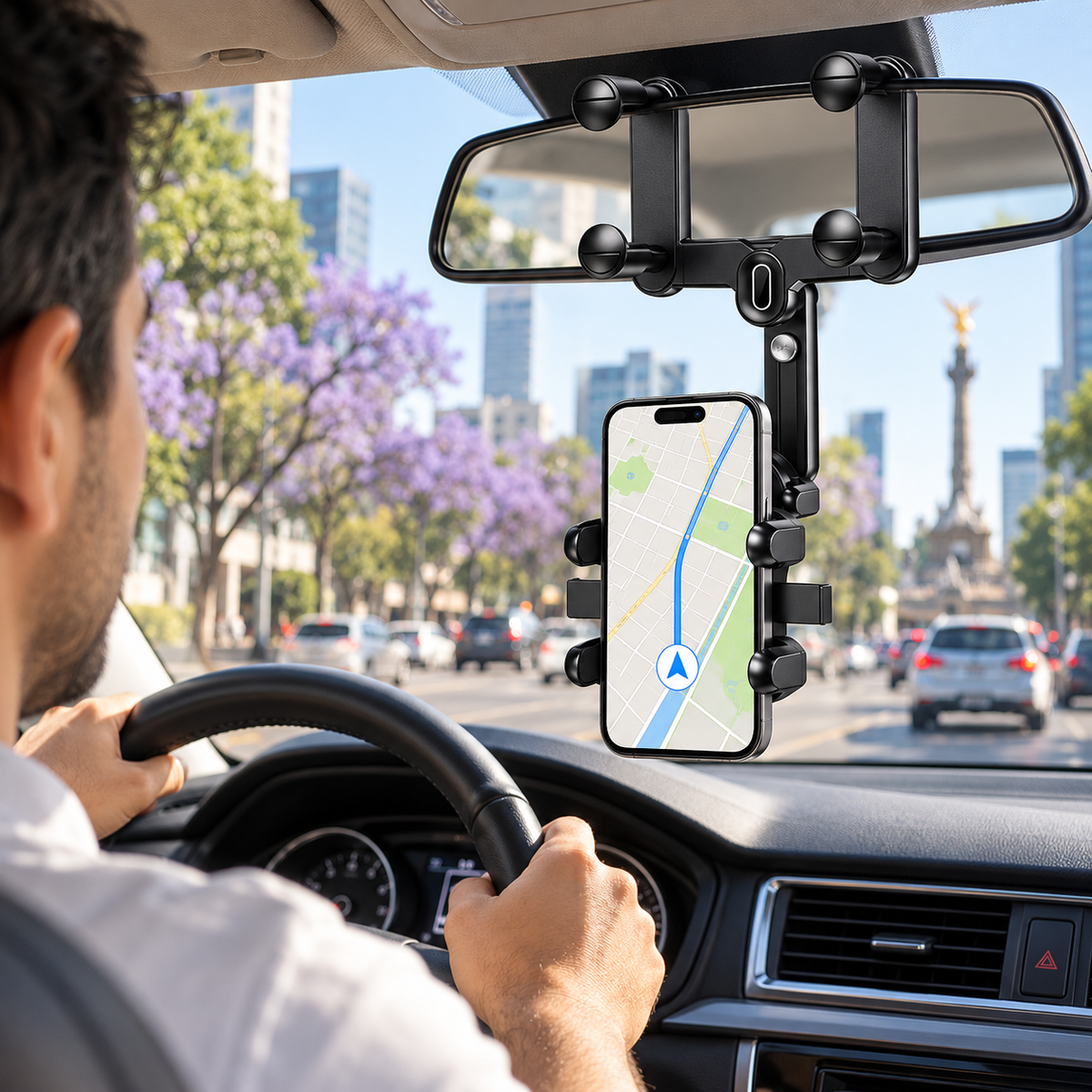 Soporte en el retrovisor con el mapa a la vista en la Ciudad de México