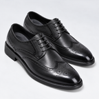 Par de zapatos brogue negros para hombre