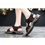 Sandalias Deportivas para Hombre con Suela Acolchada en color marrón oscuro