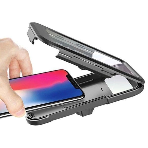 Soporte de celular para moto y bici colocando el celular